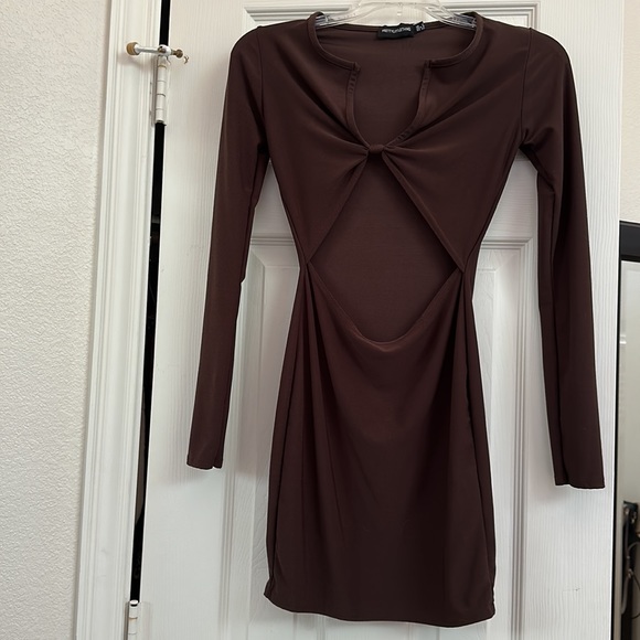PrettyLittleThing Cut Out Bodycon Dress - Picture 4 of 6